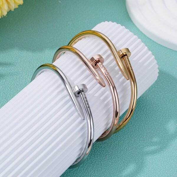 ⁦Diamond titanium steel bracelet for women, light luxury, non fading card home nail bracelet⁩ – תמונה ⁦8⁩