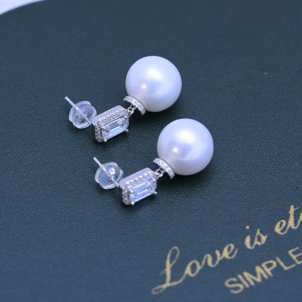 Water White Perfect Circle Strong Light Almost Flawless Pearl Ear Studs - Зображення 3